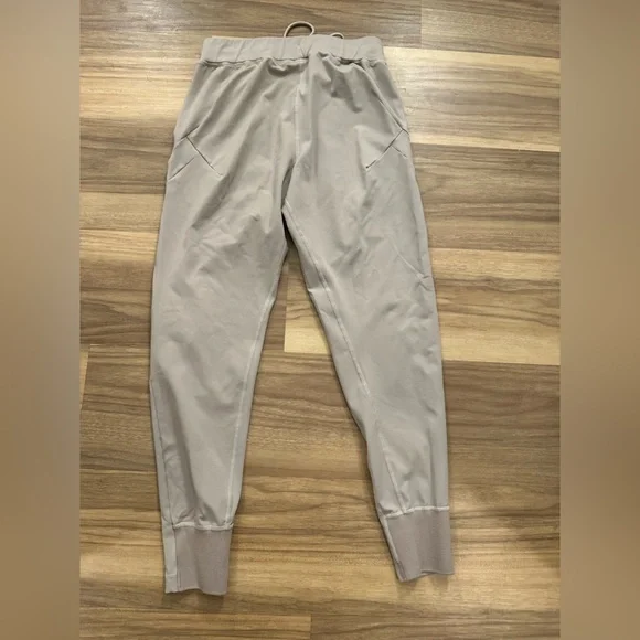 Alphalete fitted adjustable jogger w/ pockets